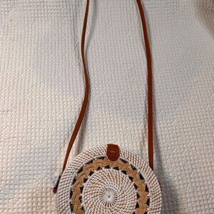 round pattern wicker bale style crossbody bag